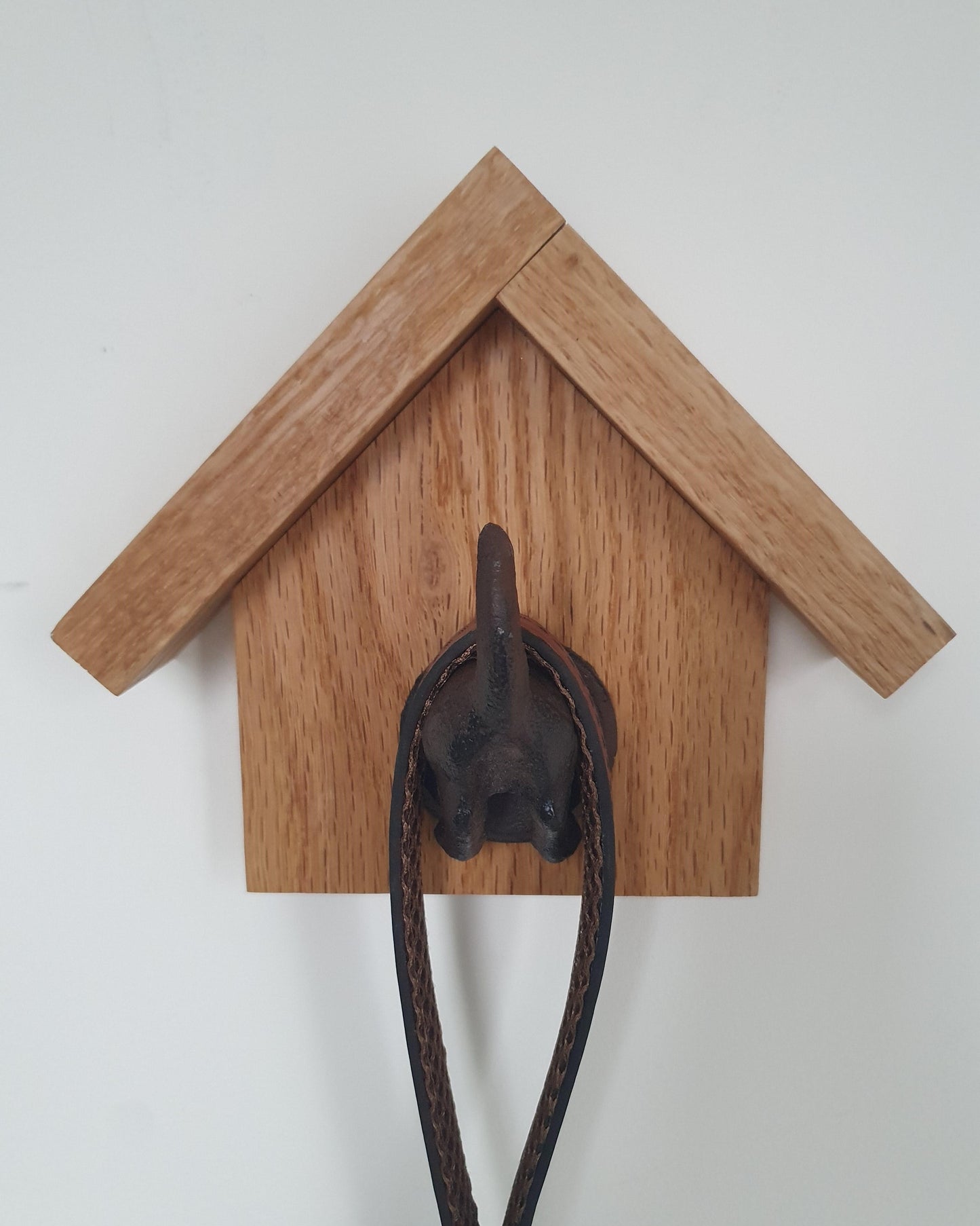 Cast iron dog tail lead hanger - The Brit Workshop