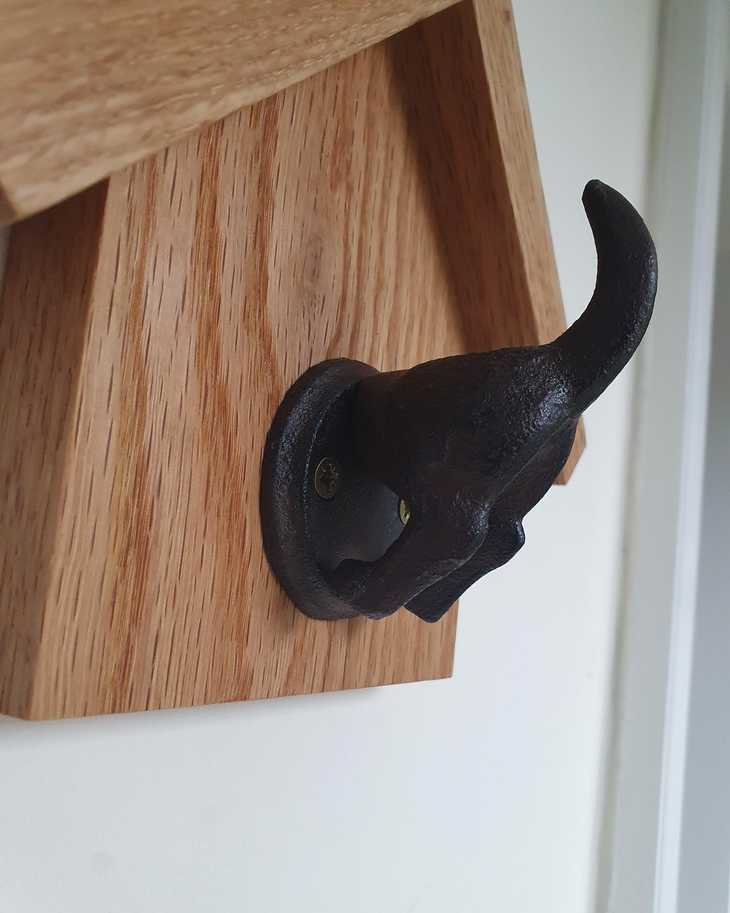 Cast iron dog tail lead hanger - The Brit Workshop