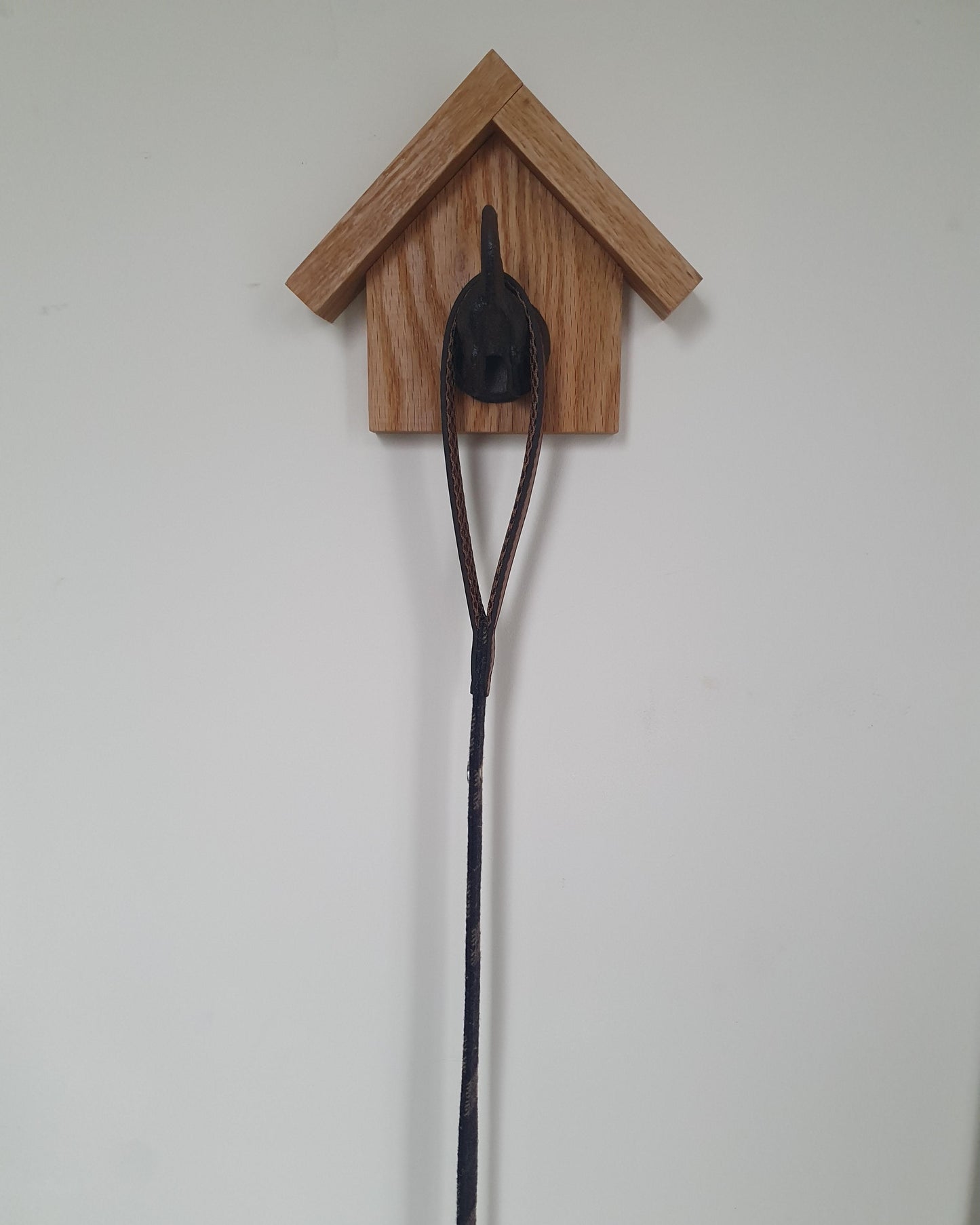 Cast iron dog tail lead hanger - The Brit Workshop